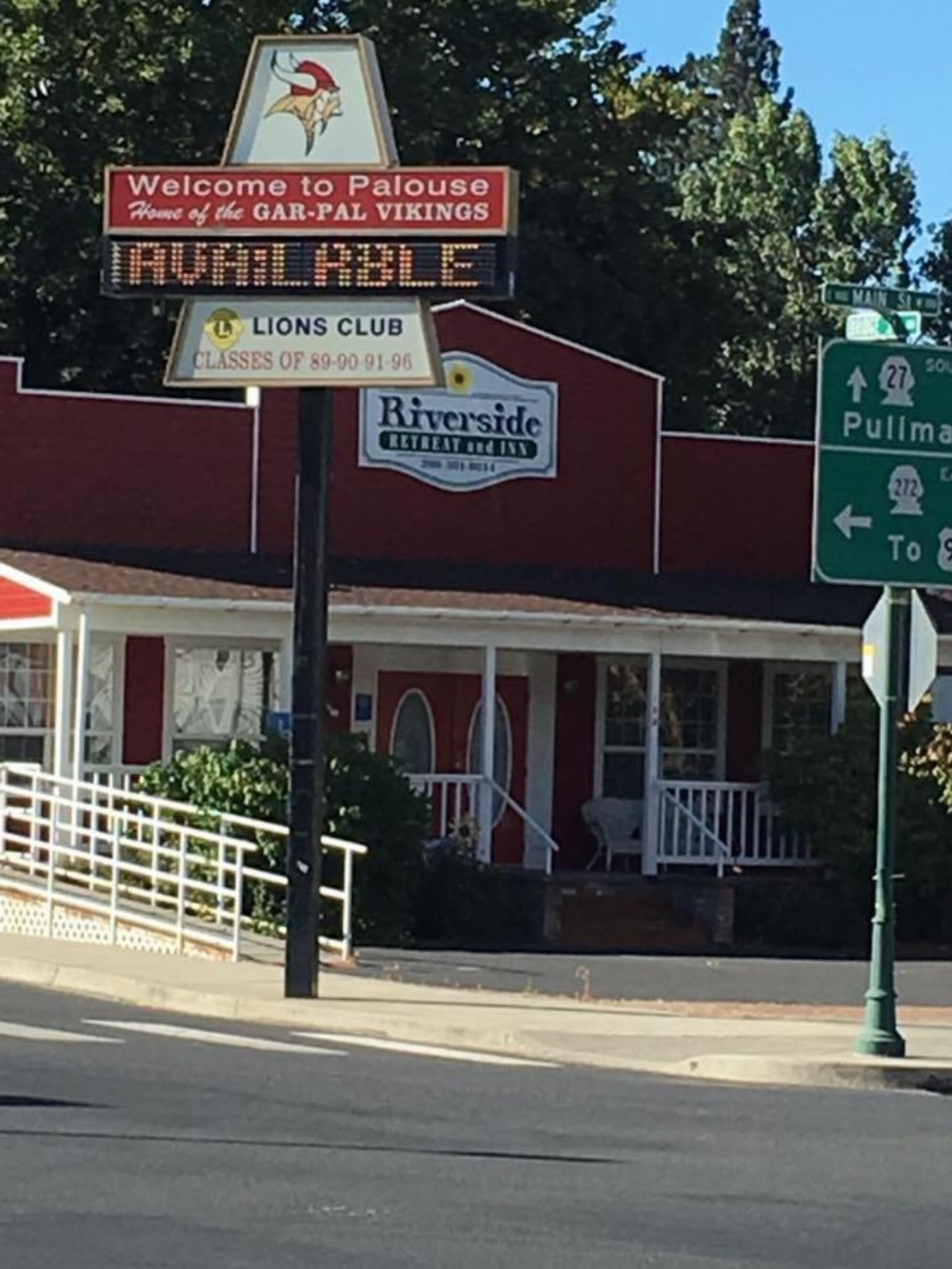Riverside Retreat and Inn Image 10